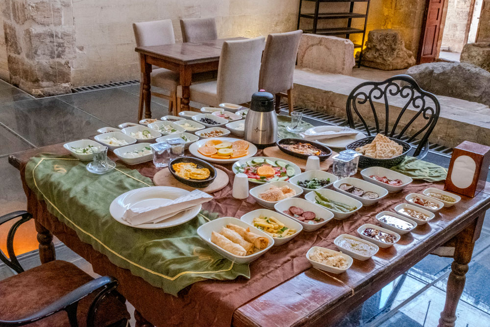 Şanlıurfa’da Lezzetin Yeni Adresi: Müzapotamia Otel’de Açık Büfe Kahvaltı ve Alakart Keyfi
